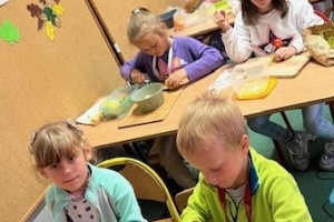 2024 10 09 Sałatka owocowa klasy I b