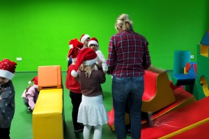 2025 12 05 Mikołajkowe zabawy przedszkolaków i pierwszaków