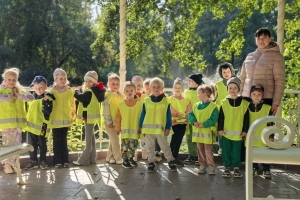 25 09 2025 Przedszkolaki w parku miejskim